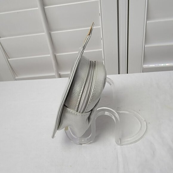 Faith Trust and Pixie Dust - Adorable Disney Cosmetic Case - Picture 3 of 10